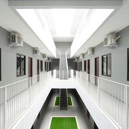 ホテル レッドドアーズ プラス ニア Jiexpo ケマヨラン ジャカルタ エクステリア 写真